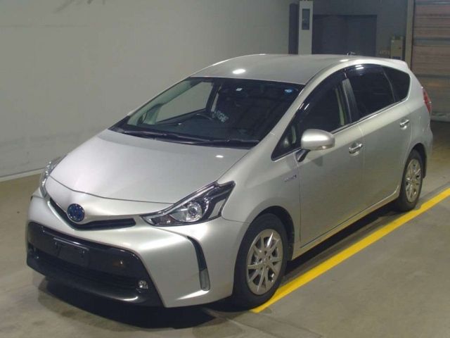 341 Toyota Prius alpha ZVW41W 2018 г. (TAA Yokohama)